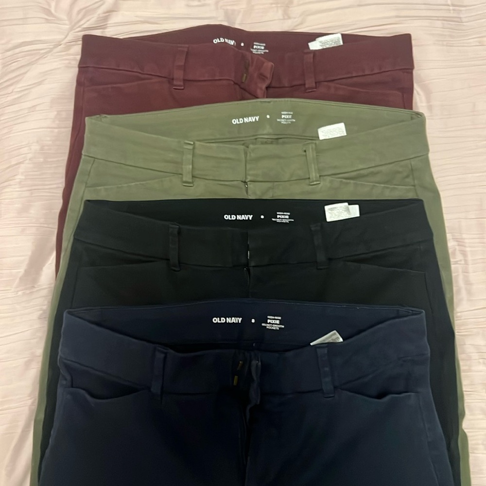 Bundle of 4 Old Navy High-Waisted Pixie Skinny’s - size 8